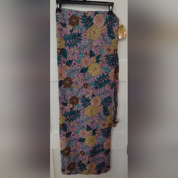 Women's Floral Beach Wrap From Bali - Picture 3 of 4